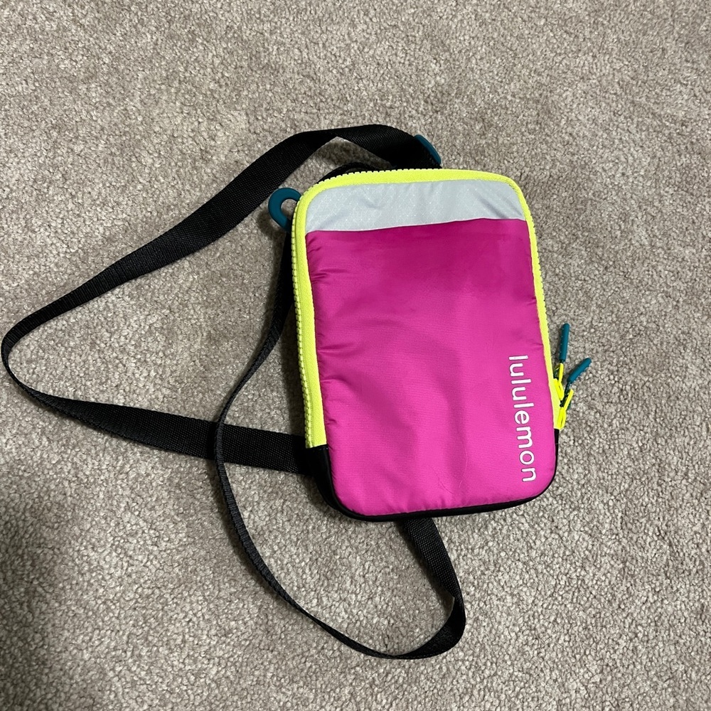 LULULEMON ATHLETICA Pink White Color Block Easy Access Crossbody Bag​